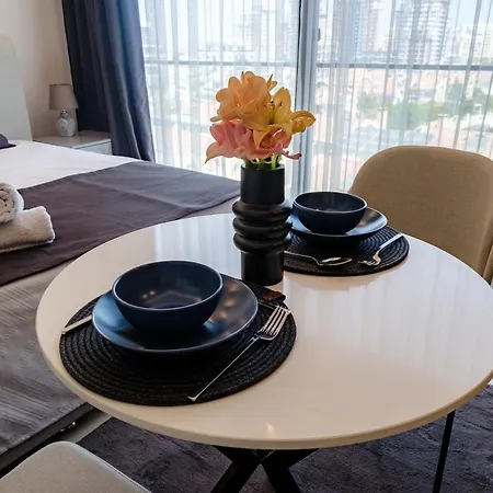 公寓 Panorama Comfort Nest 帕拉利米尼